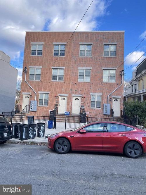 657 N 35th St, Philadelphia, PA, 19104-1942 | Card Image