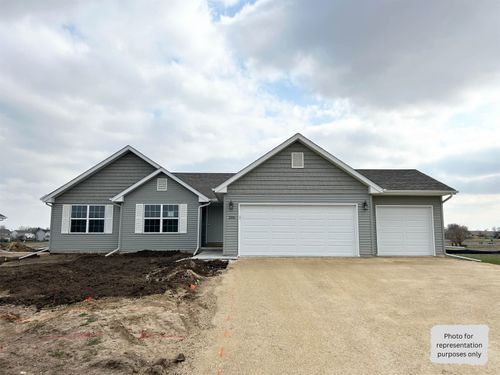 201 Autumnwood Ln, DAVIS JUNCTION, IL, 61020-9449 | Card Image