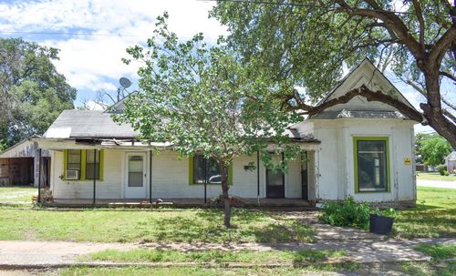 200 E 7th St, Brady, TX, 76825-5604 | Card Image