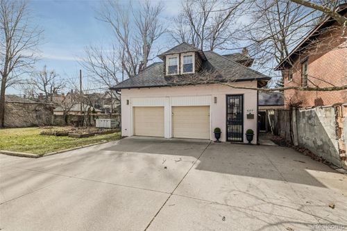 1077 Iroquois St, Detroit, MI, 48214-2713 | Card Image