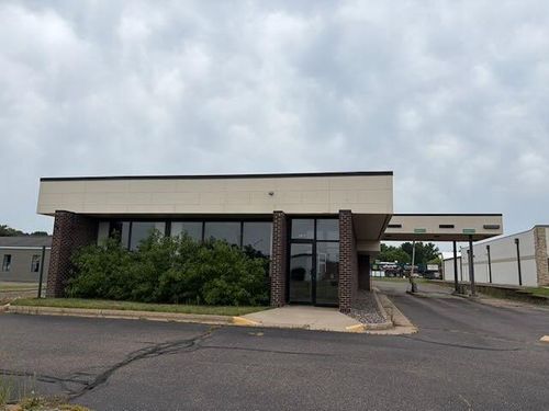 2812 Mall Dr, Eau Claire, WI, 54701-6838 | Card Image