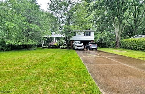 3316 Sandy Ln, Avon, OH, 44011-3229 | Card Image