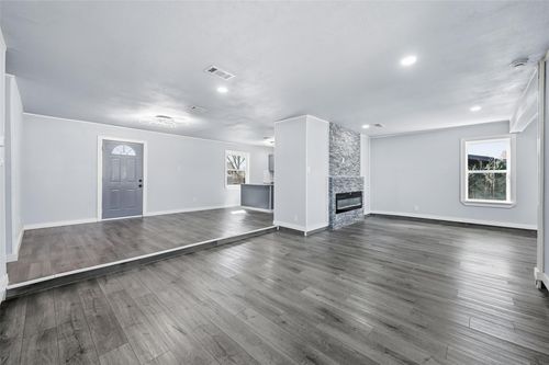 3922 Rainier St, Irving, TX, 75062-7280 | Card Image