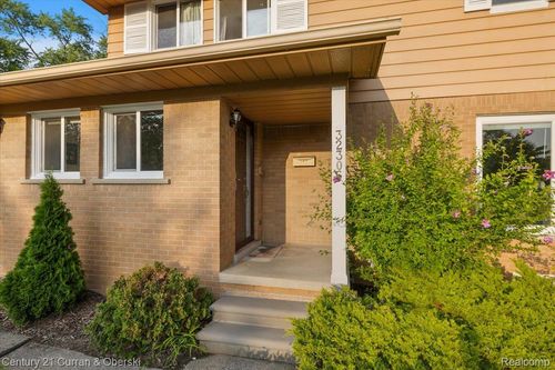 32306 Valley View Cir, Farmington, MI, 48336-3136 | Card Image