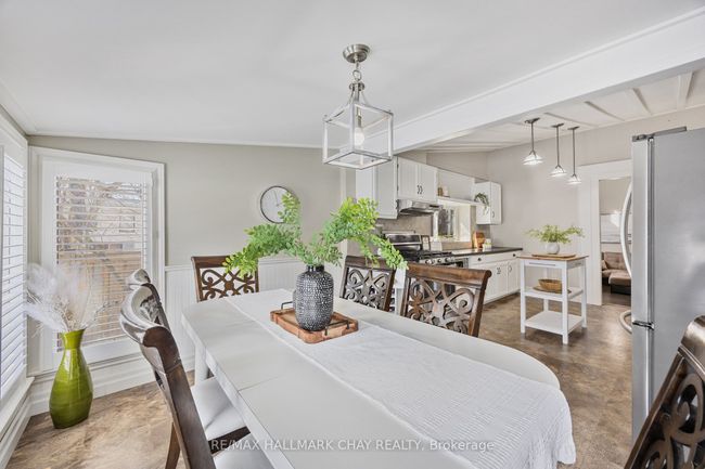 7913 Main St, House other with 3 bedrooms, 2 bathrooms and 4 parking in Adjala Tosorontio ON | Image 11