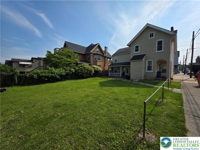 402 Main St, Condo with 3 bedrooms, 1 bathrooms and null parking in HELLERTOWN PA | Image 14