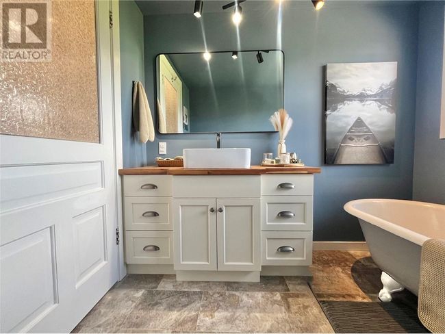 4784 Ivy Rd, House other with 5 bedrooms, 5 bathrooms and 5 parking in Eagle Bay BC | Image 43