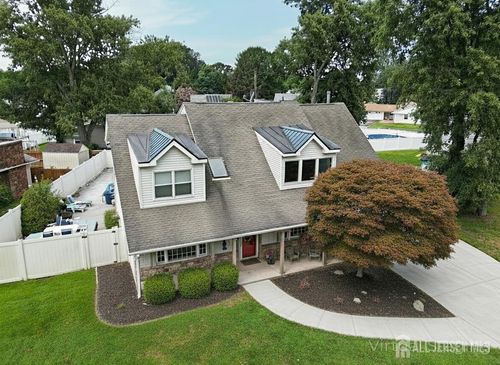 40 North Cir, Aberdeen, NJ, 07747-1319 | Card Image