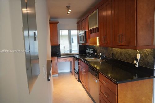 2-2880 Pine Tree Dr, Miami Beach, FL, 33140-4343 | Card Image