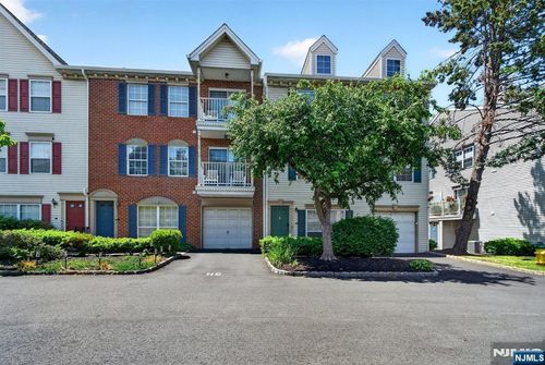 5 Krueger Ct, Newark, NJ, 07103-3464 | Card Image