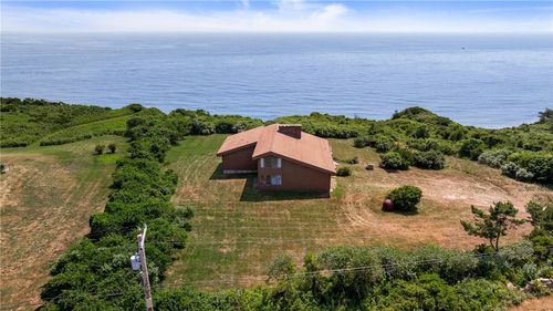 1035 Mohegan Trl, Block Island, RI, 02807-7814 | Card Image