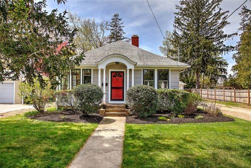119 Alfred Drown Rd, Barrington, RI, 02806-1931 | Card Image