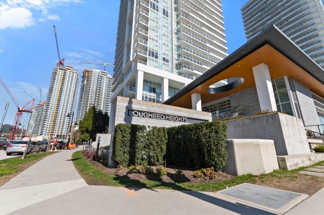 901 - 657 Whiting Way, Condo with 1 bedrooms, 1 bathrooms and 1 parking in Coquitlam BC | Image 2