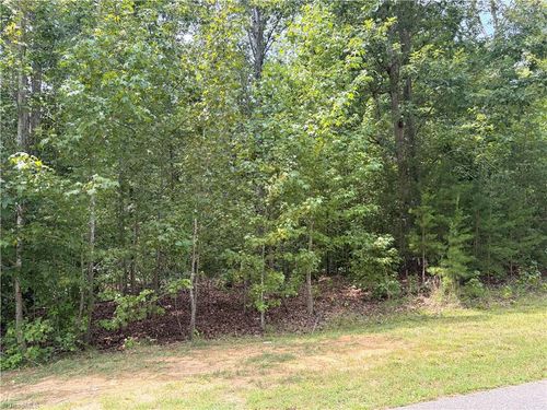 135 Glenrobin Dr, Eden, NC, 27288-8092 | Card Image