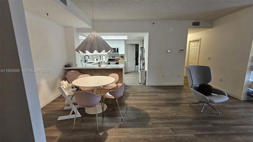 apt-201-9755 Nw 52nd St, Doral, FL, 33178-2073 | Card Image