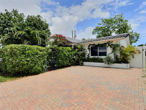 4570 Nw 16th Ter, Tamarac, FL, 33309-3758 | Card Image
