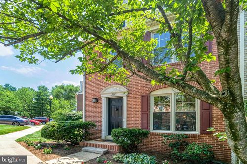 212 Ellsworth St, ALEXANDRIA, VA, 22314-4700 | Card Image