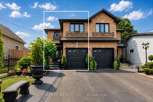 218 Macaulay St E, Hamilton, ON, L8L3X8 | Card Image