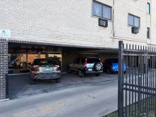 5a-7540 N Ridge Boulevard, Chicago, IL, 60645 | Card Image