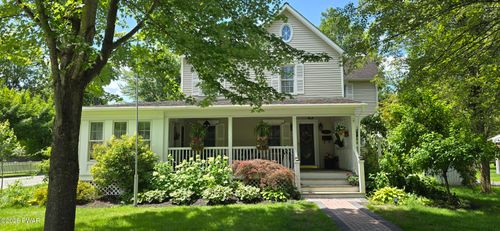 300 W High St, Milford, PA, 18337-1622 | Card Image