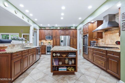 4536 Dovewood Ln, Sylvania, OH, 43560-4315 | Card Image