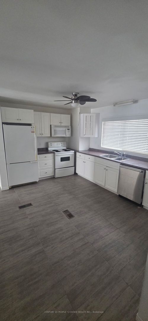 1-3784 Sinnicks Avenue, Niagara Falls, ON, L2J2G7 | Card Image