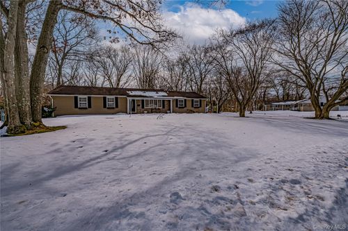 9 Storybook Ln, Saint James, NY, 11780-3121 | Card Image