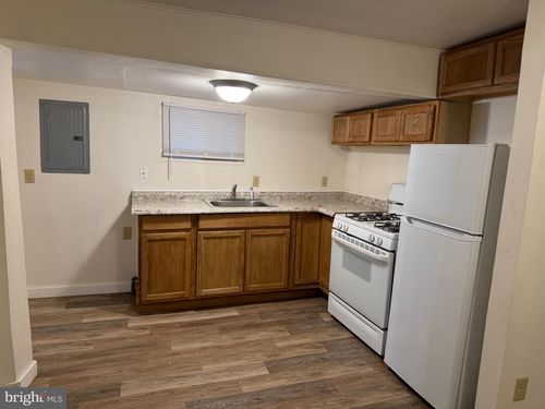 1stflrrear-606 E Market St, YORK, PA, 17403-1637 | Card Image
