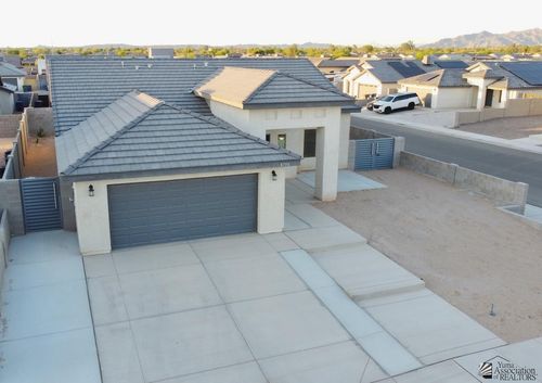 8756 E 41st St, Yuma, AZ, 85365-2981 | Card Image