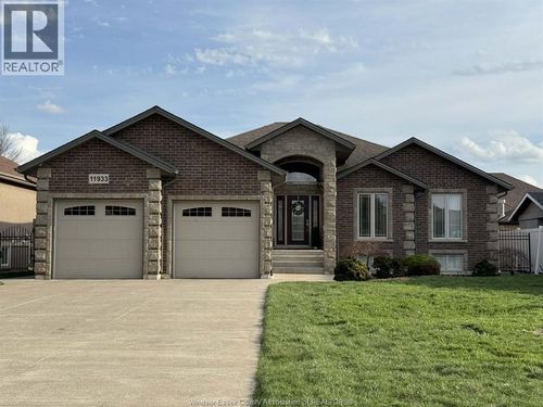 11933 Maisonneuve St, Tecumseh, ON, N8N1R2 | Card Image