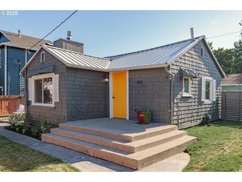 105 Se 119th Ave, Portland, OR, 97216-3703 | Card Image