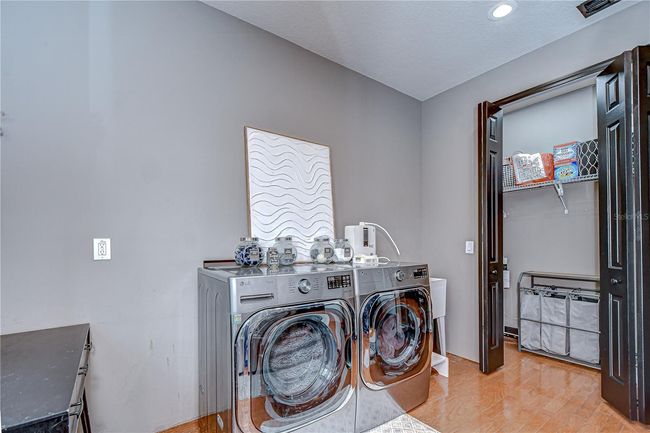 So much space its like a butlers pantry! | Image 30