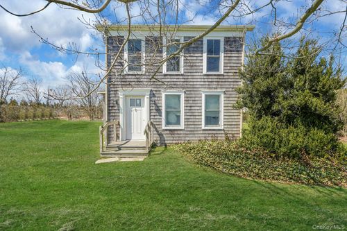 5528 Sound Ave, Riverhead, NY, 11901-5608 | Card Image