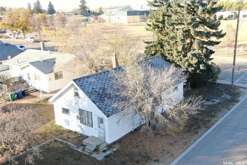 220 6th Ave E, Biggar, SK, S0K0M0 | Card Image
