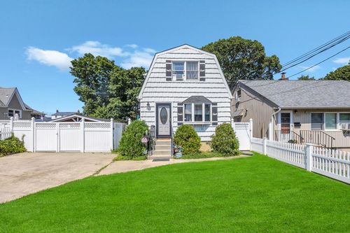 265 Starke Ave, East Meadow, NY, 11554-2852 | Card Image