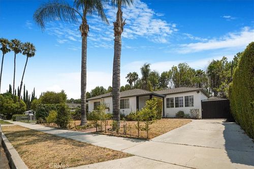 18352 Bessemer St, Reseda, CA, 91335 | Card Image