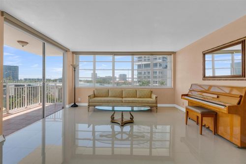 apt-538-1801 S Ocean Dr, Hallandale Beach, FL, 33009-4947 | Card Image