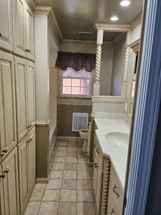 144 Lakeway Drive, For Sale in Russell Springs Zoocasa