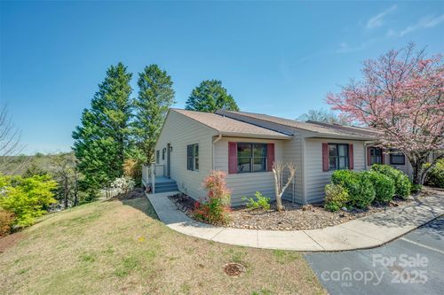 77 Chestnut St, Tryon, NC, 28782-3386 | Card Image