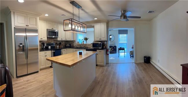 142B - 142 Possum Plz, Townhouse with 3 bedrooms, 2 bathrooms and null parking in Monroe NJ | Image 5