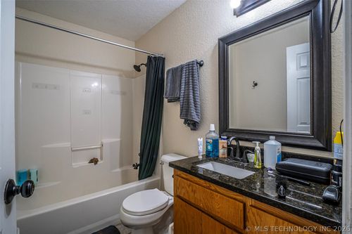 204 S 11th Ave, Madill, OK, 73446-2600 | Card Image