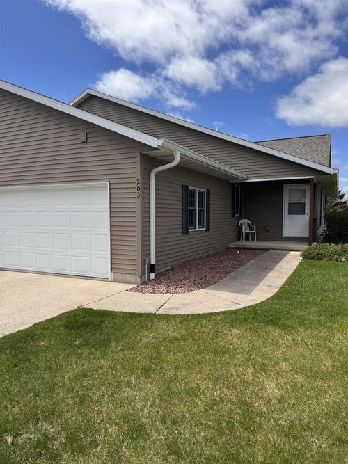 203 Vista Court, WAUPACA, WI, 54981 | Card Image