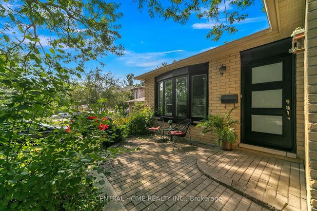 20 Hollis Cres, House other with 4 bedrooms, 3 bathrooms and 4 parking in Holland Landing ON | Image 4