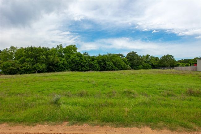 View of yard with a view of rural / pastoral area | Image 8