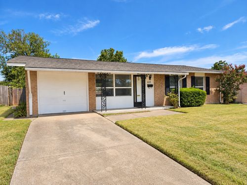 3609 Glacier Ln, Garland, TX, 75042-4401 | Card Image