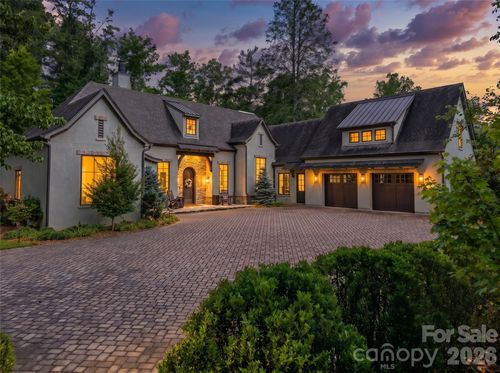 11 Beadle Ln, Asheville, NC, 28803-8907 | Card Image