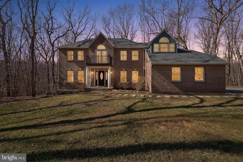 823 Happy Creek Ln, WEST CHESTER, PA, 19380-1837 | Card Image
