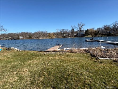 6912 Colony Dr, West Bloomfield, MI, 48323-1116 | Card Image