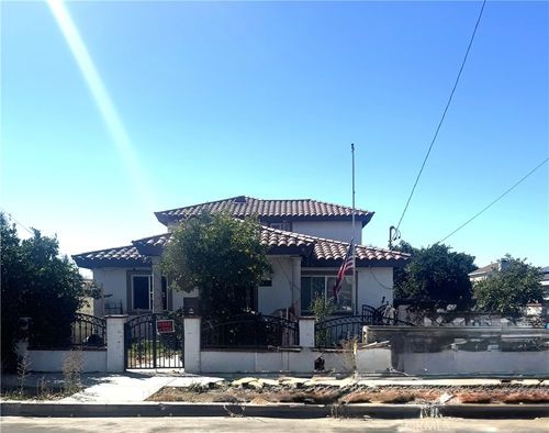 1323 Mcdonald Ave, Wilmington, CA, 90744-2536 | Card Image