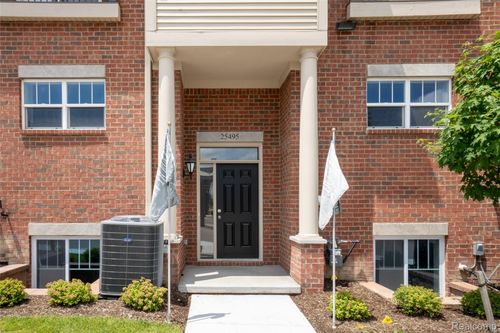 25-25495 Grandview Ln, Novi, MI, 48375-1865 | Card Image